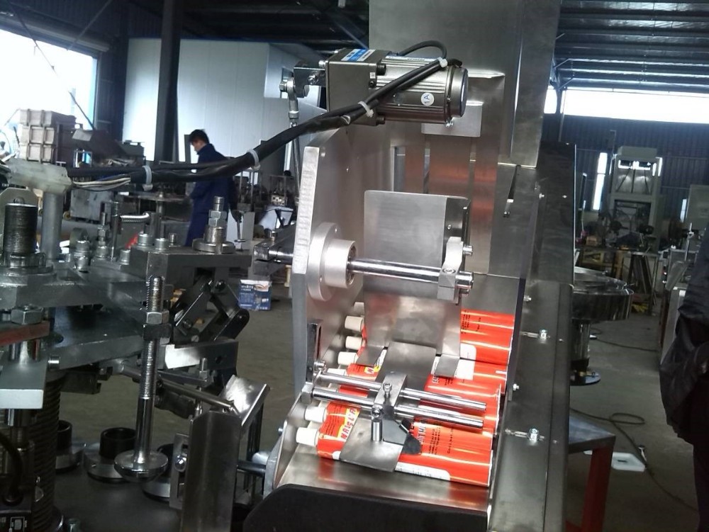 tube filling machine working