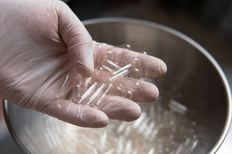 capsule filling machine. Transparent capsules for dietary suppl