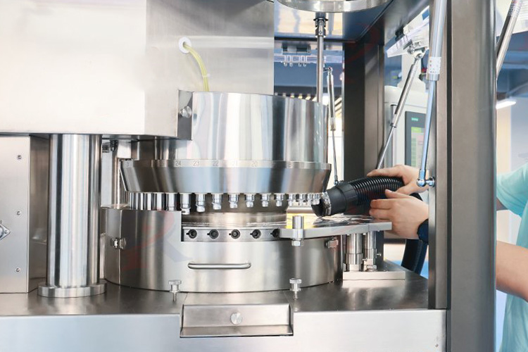 Clean-and-maintain-the-punch-and-mold