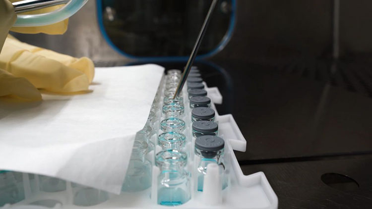 Manual pharmaceutical vial filling machine