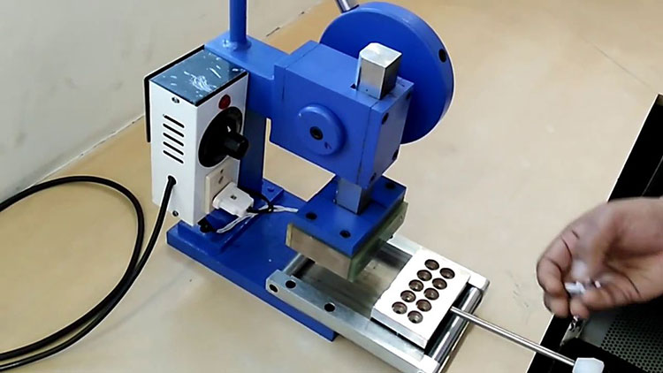 Manual blister packing machine