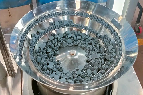 Stopper feeder