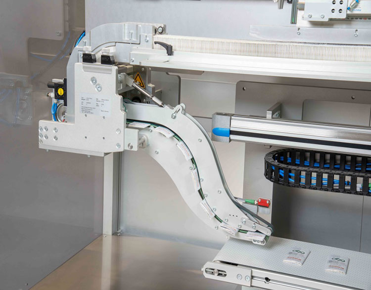 Leaflet inserting unit