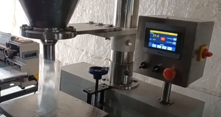 Measuring and dispensing the powder