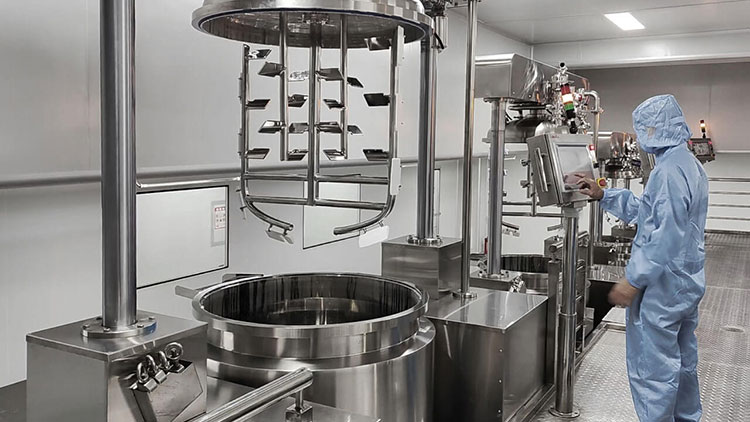 Vacuum emulsifying mixer