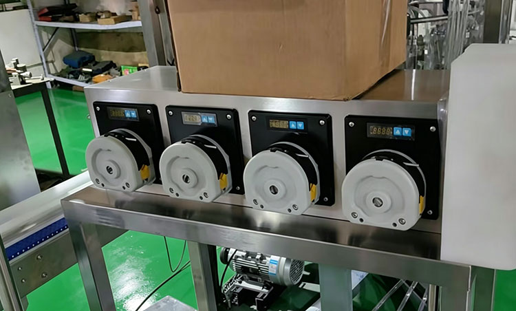 4-head servo piston pump