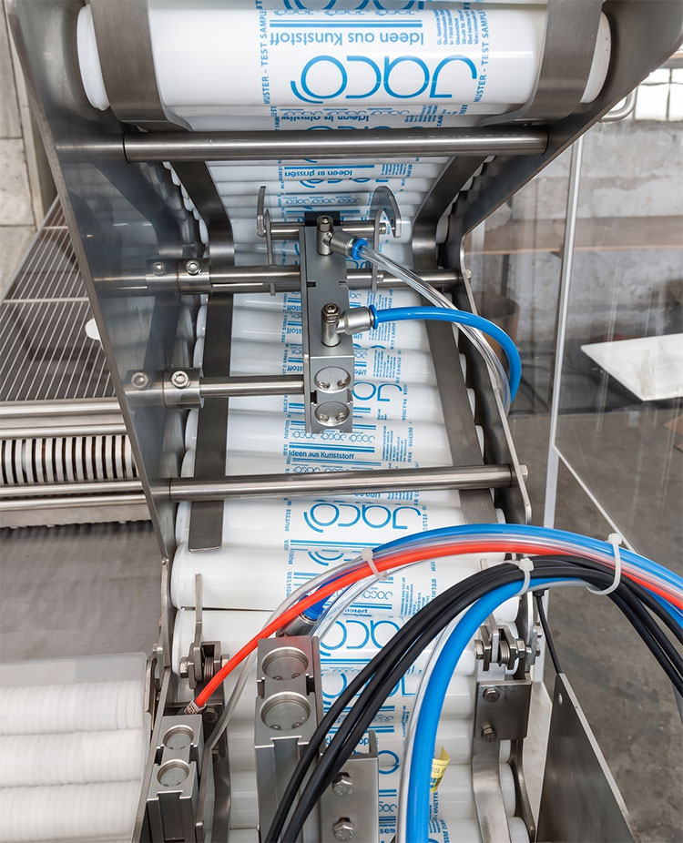 Stable speed in tube filling
